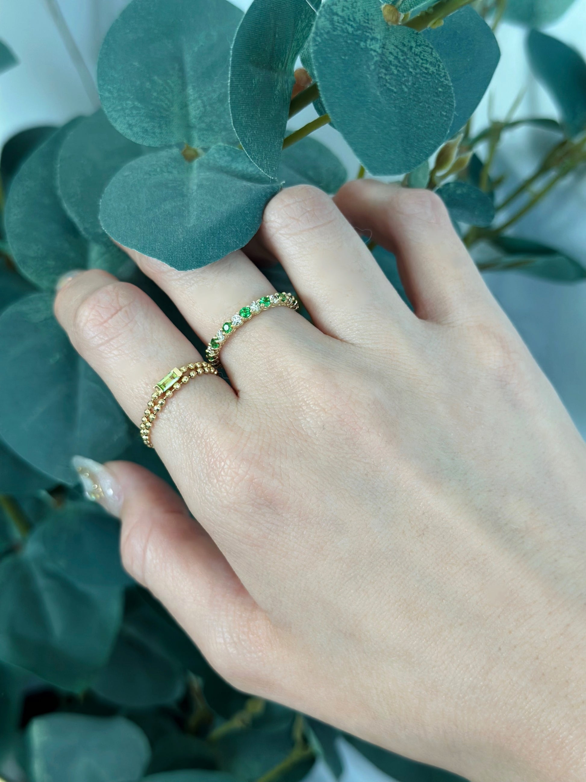 Green Rolling 14K Yellow Gold Bead Chain Ring with Peridot Gem Stone